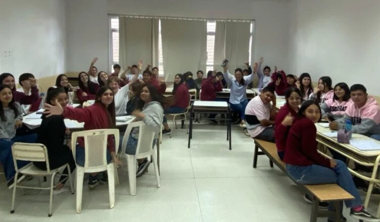 Ingeniero Luiggi: Jóvenes interesados en experimentar el cooperativismo escolar en la escuela Mariano Moreno.