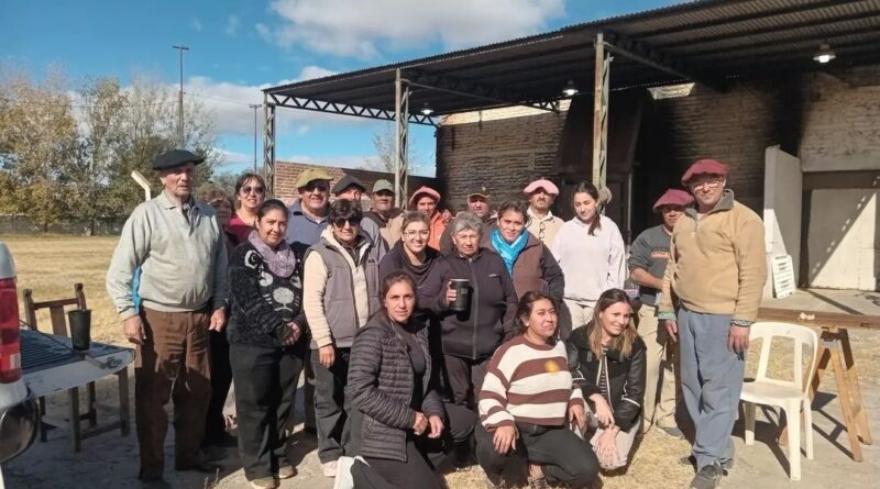 Ingeniero Luiggi: Exitosa pollada solidaria de la Agrupación Martín Fierro para ayudar a una vecina