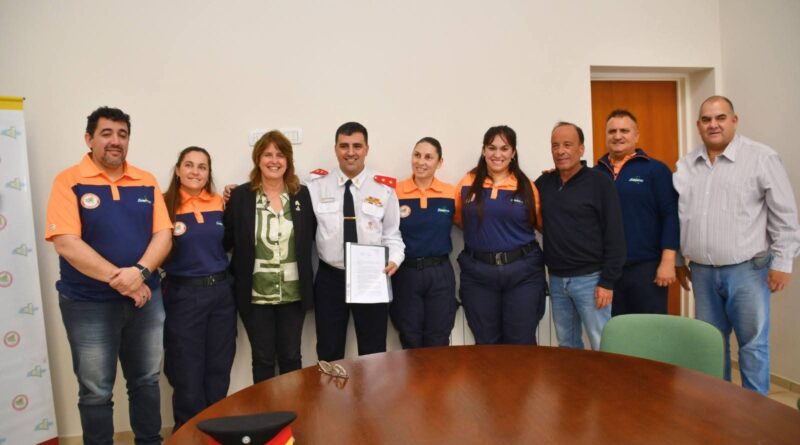 Bomberos Voluntarios de Ingeniero Luiggi celebraron el reconocimiento oficial de su formación dentro del sistema educativo provincial