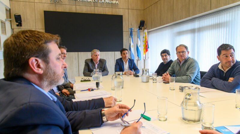 Ingeniero Luiggi participó de la firma de convenios provinciales para prevenir emergencias hídricas